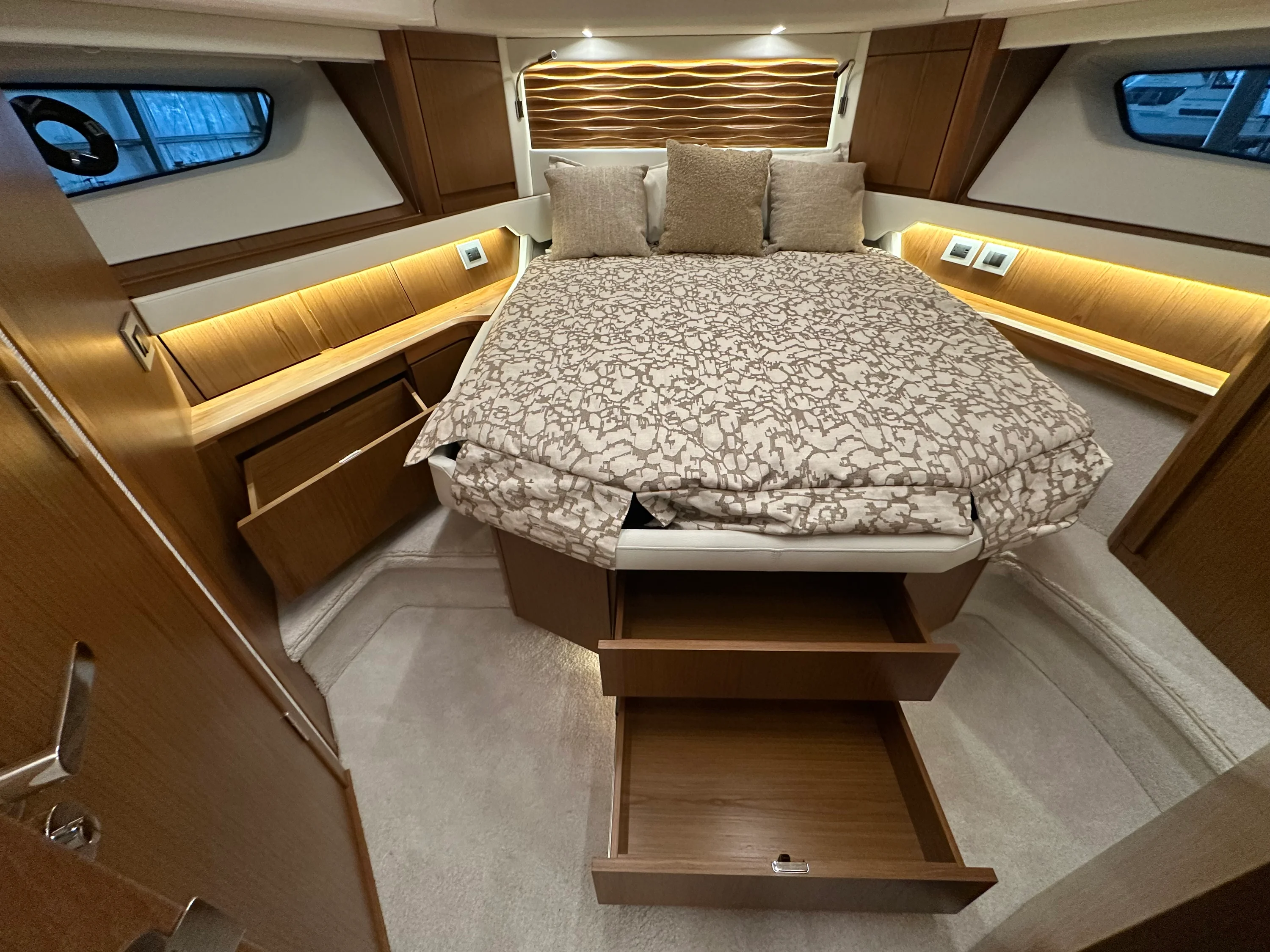 2025 Tiara Yachts EX54 Image Thumbnail #43