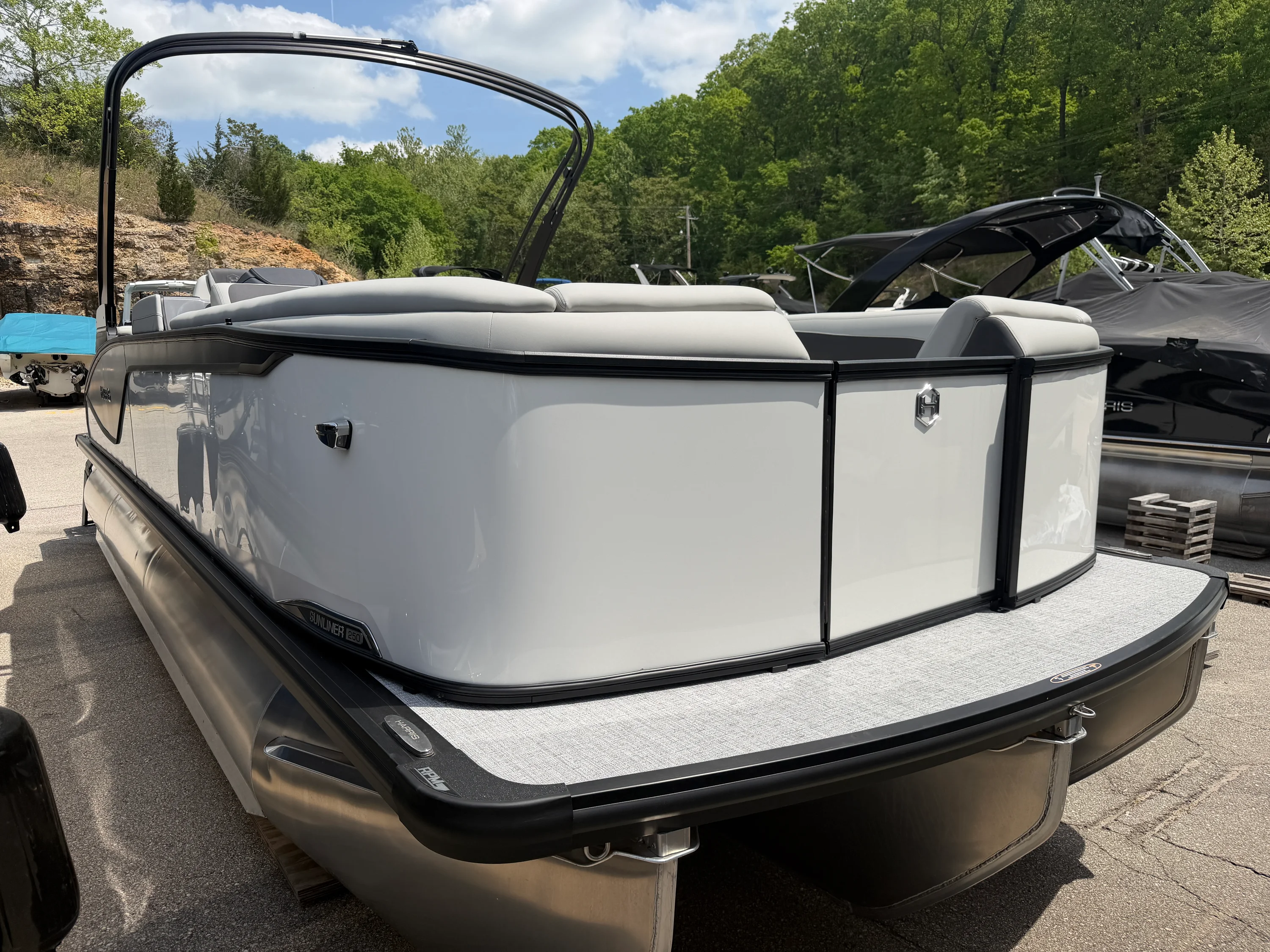 2026 Harris SUNLINER 250 Image Thumbnail #4