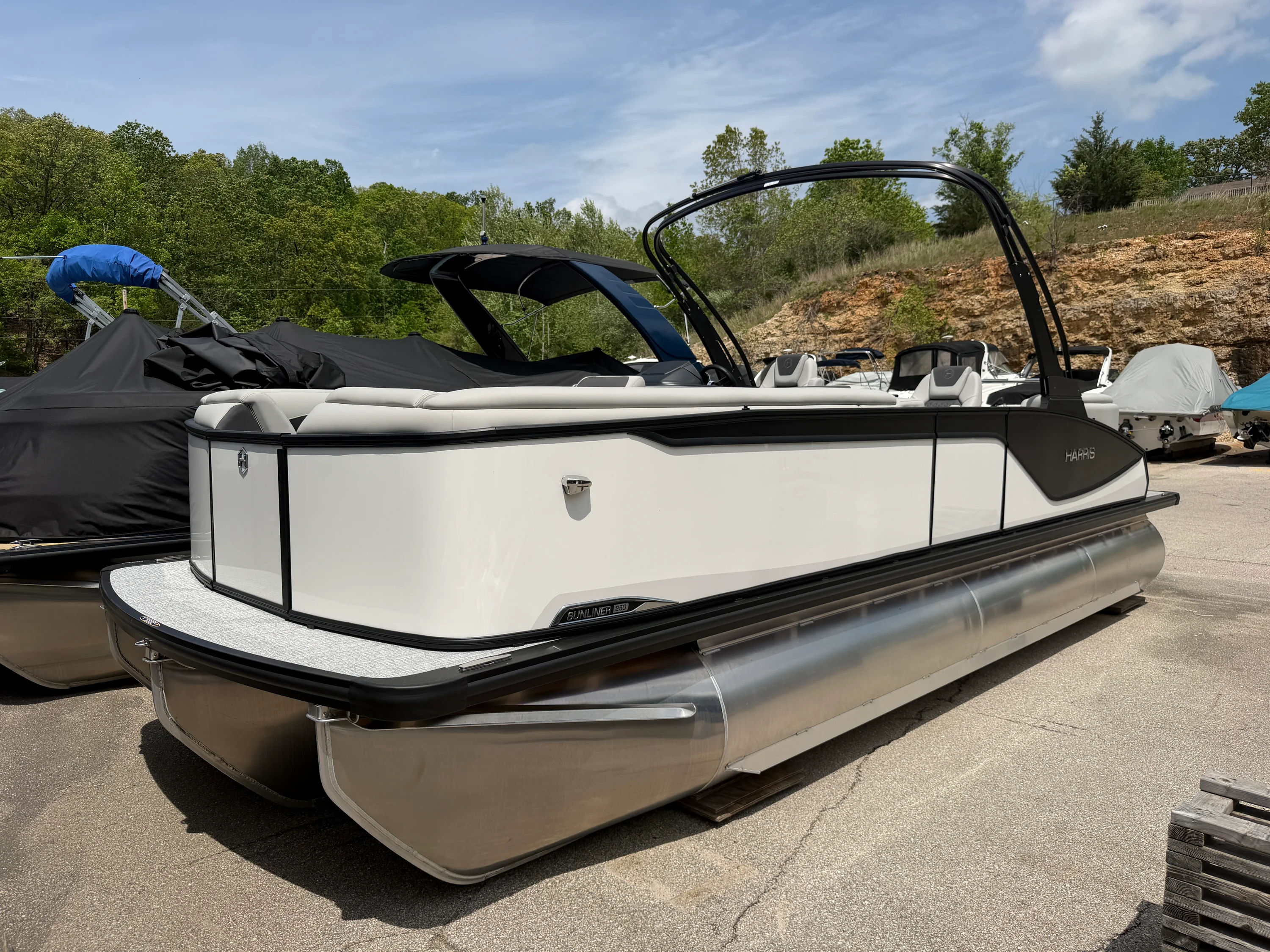 2026 Harris SUNLINER 250 Image Thumbnail #0