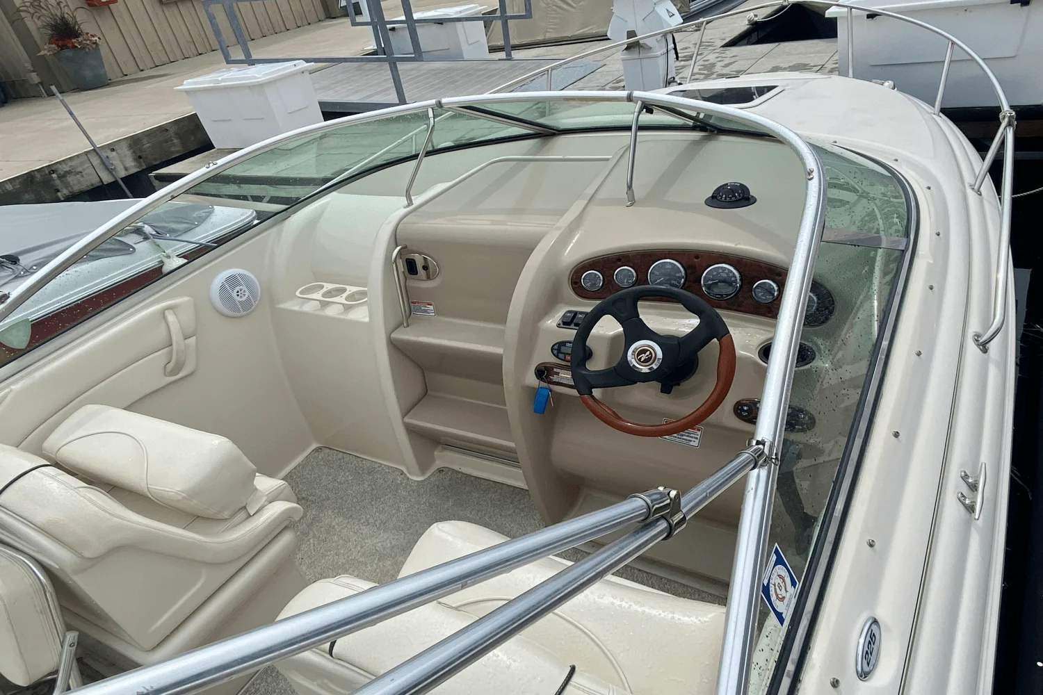 2004 Sea Ray 225 WEEKENDER Image Thumbnail #4