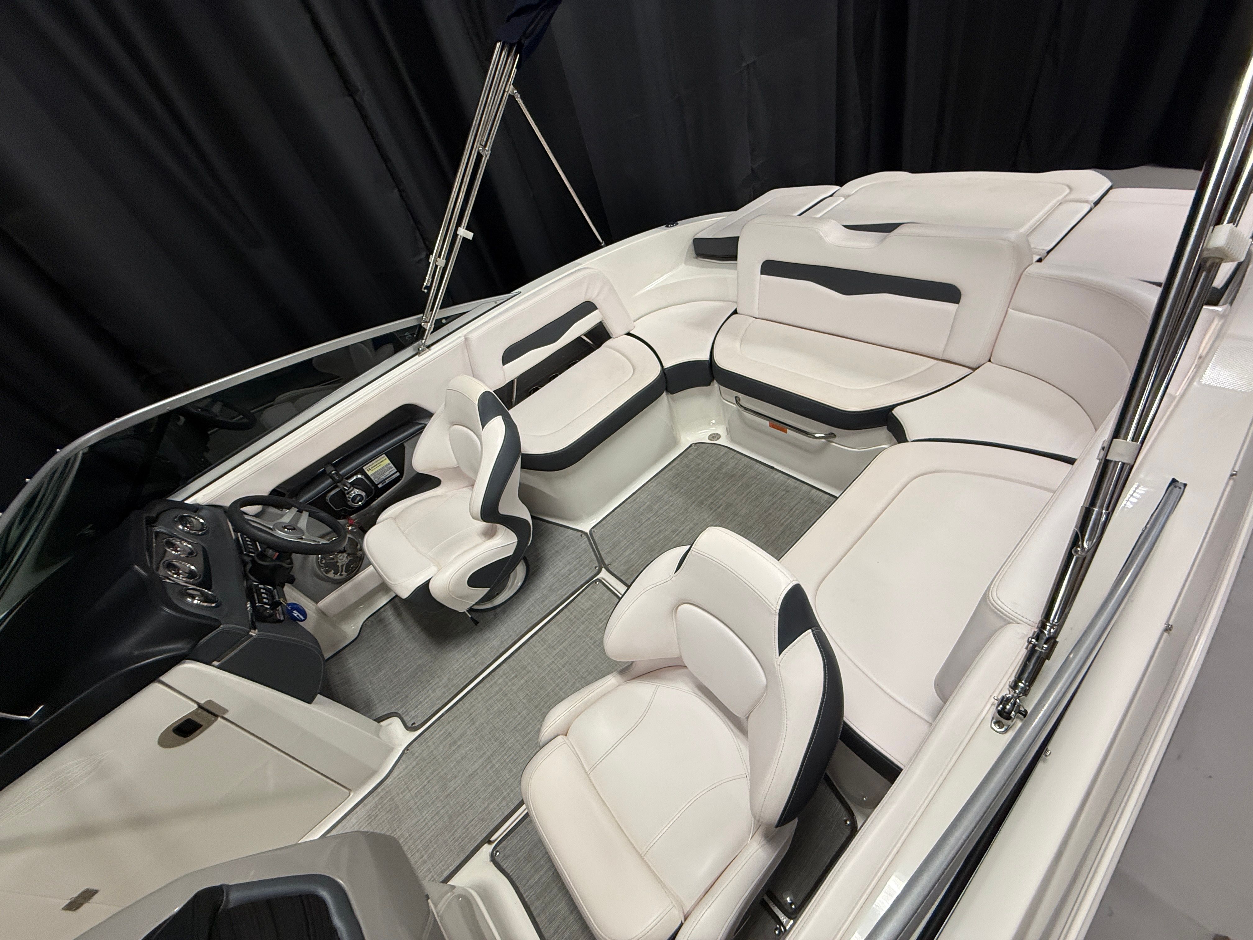 2019 Chaparral 246 Image Thumbnail #6