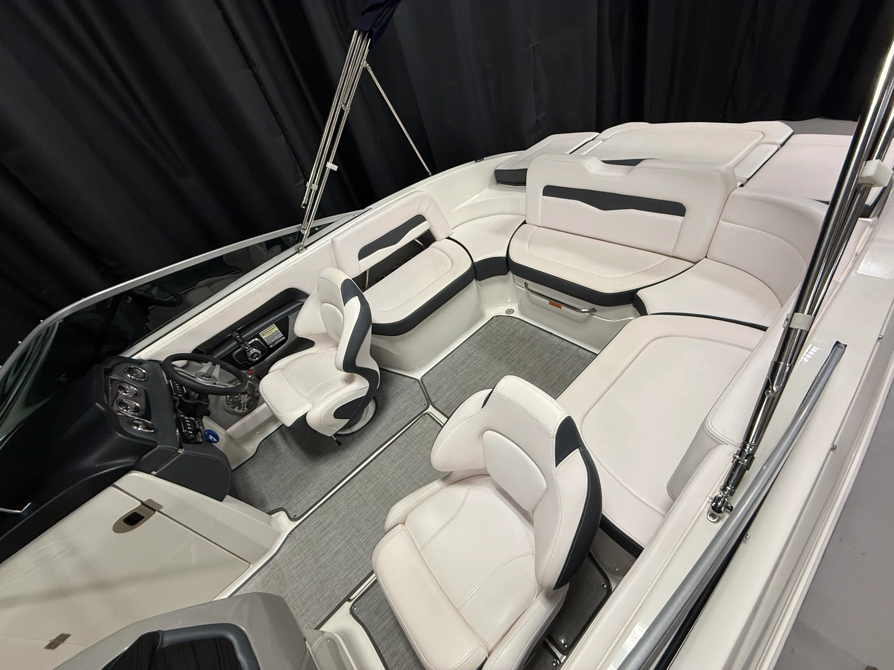 2019 Chaparral 246 Image Thumbnail #6