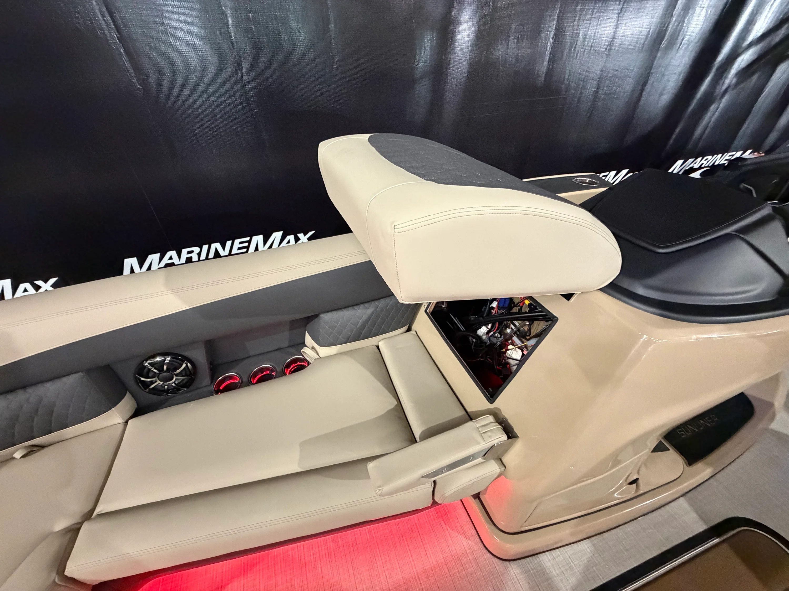 2026 Harris Sunliner 230 Image Thumbnail #24