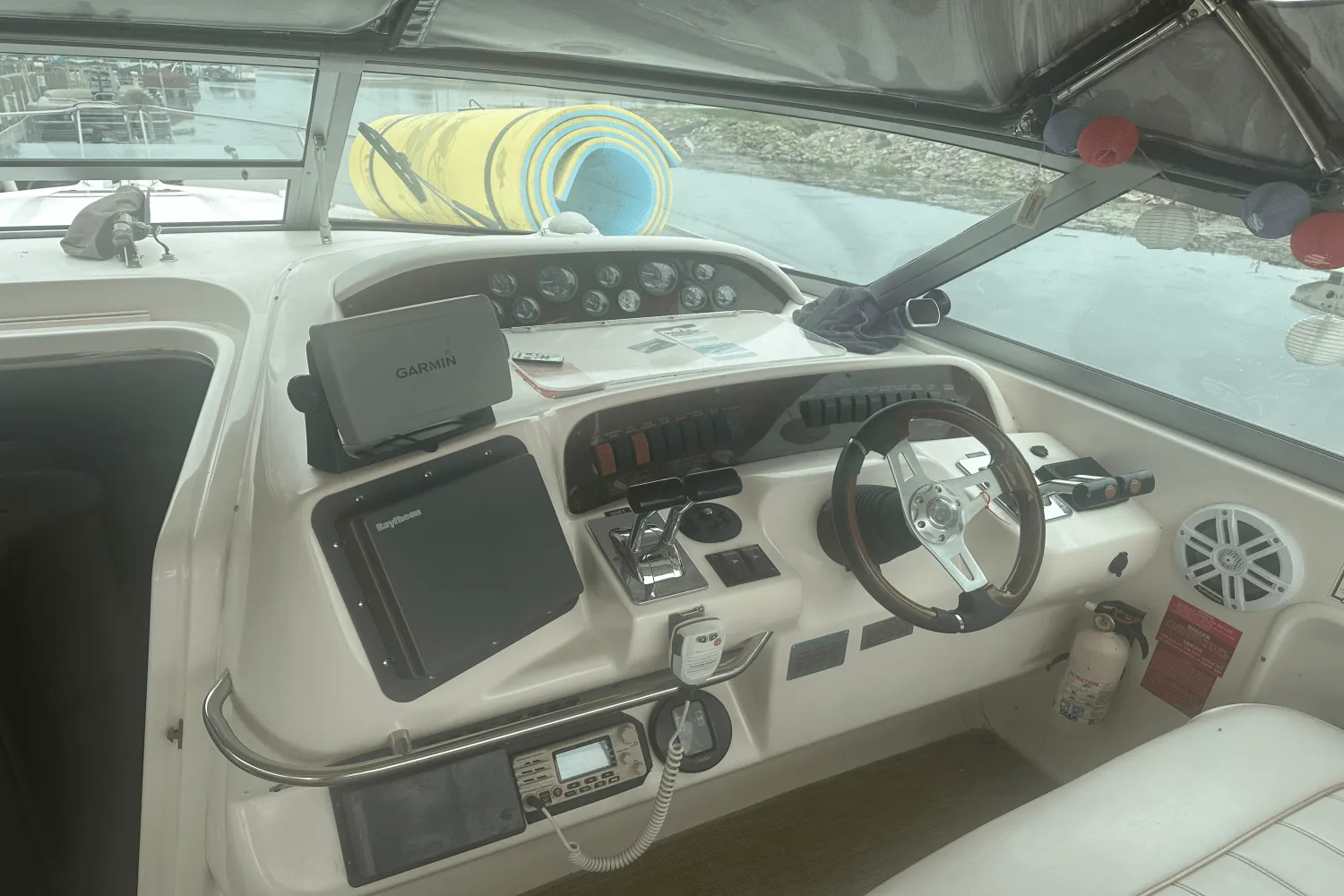 1996 Sea Ray 330 SUNDANCER Image Thumbnail #2