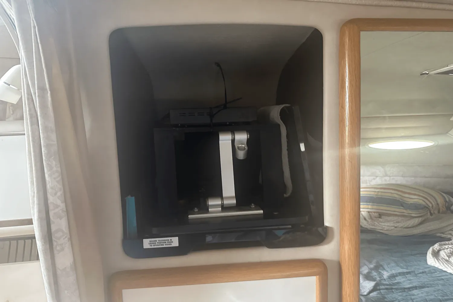 1996 Sea Ray 330 SUNDANCER Image Thumbnail #51