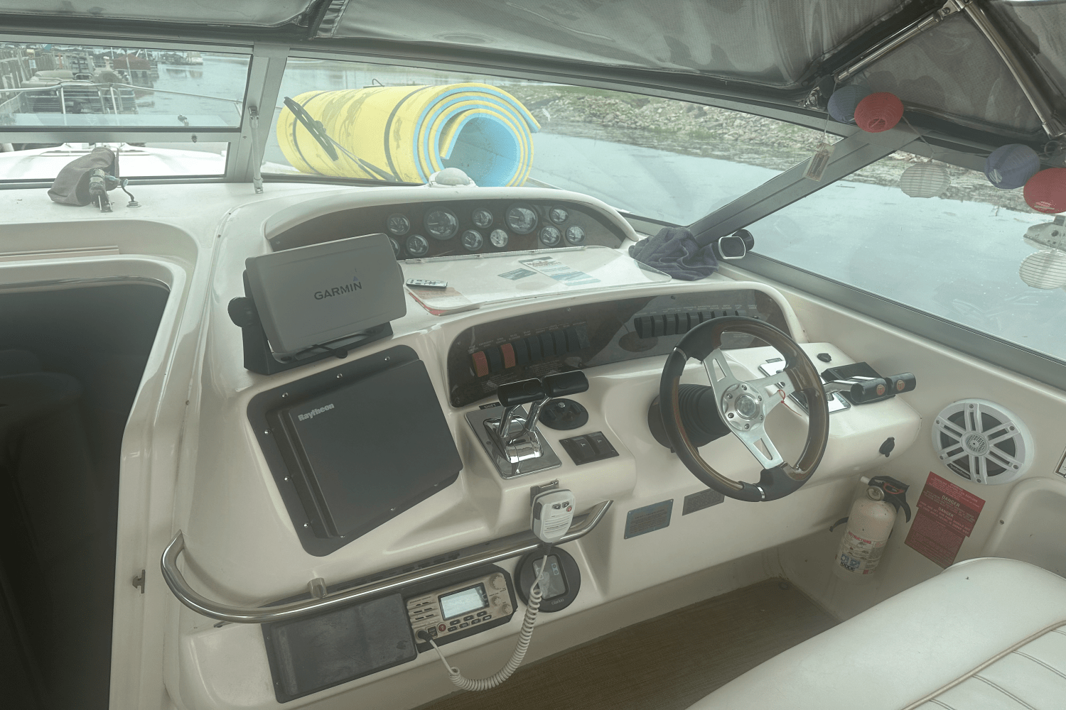1996 Sea Ray 330 SUNDANCER Image Thumbnail #2