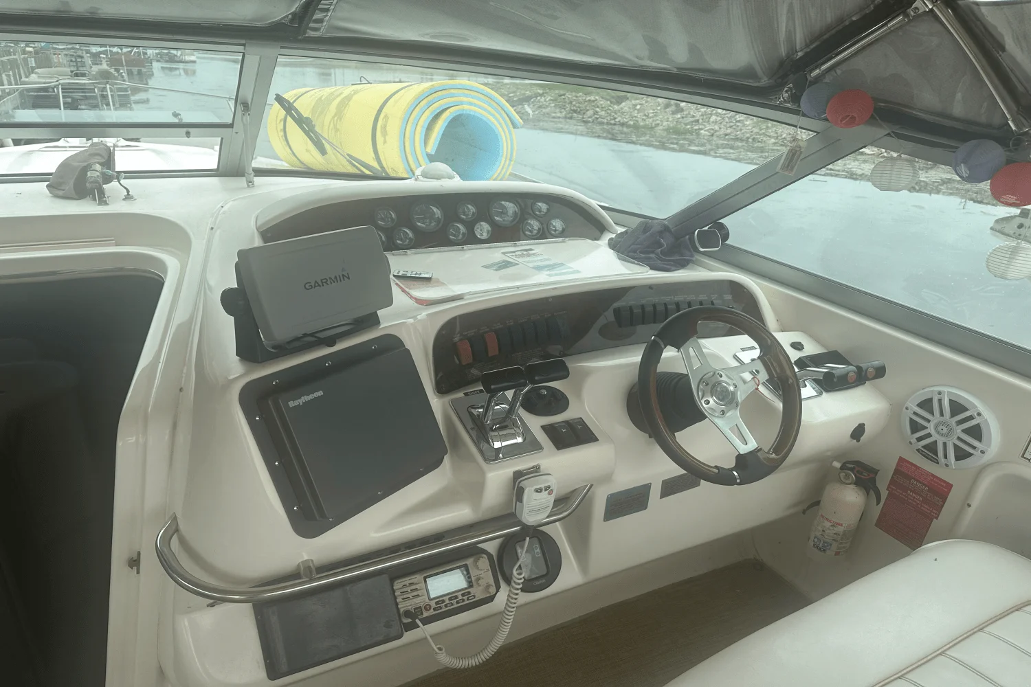 1996 Sea Ray 330 SUNDANCER Image Thumbnail #2