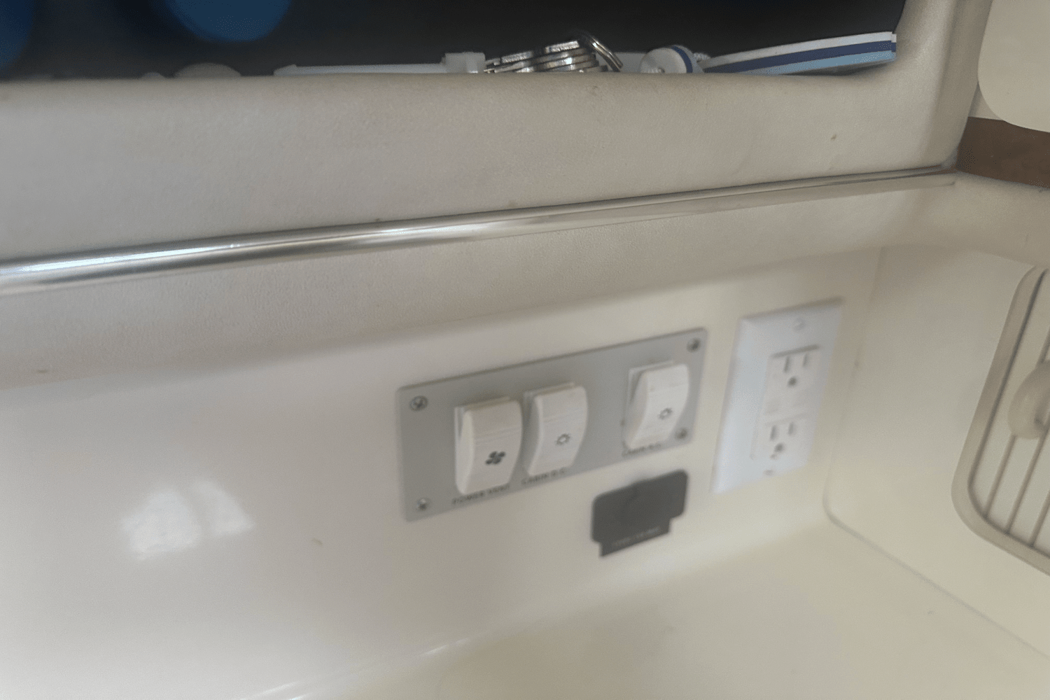 1996 Sea Ray 330 SUNDANCER Image Thumbnail #42