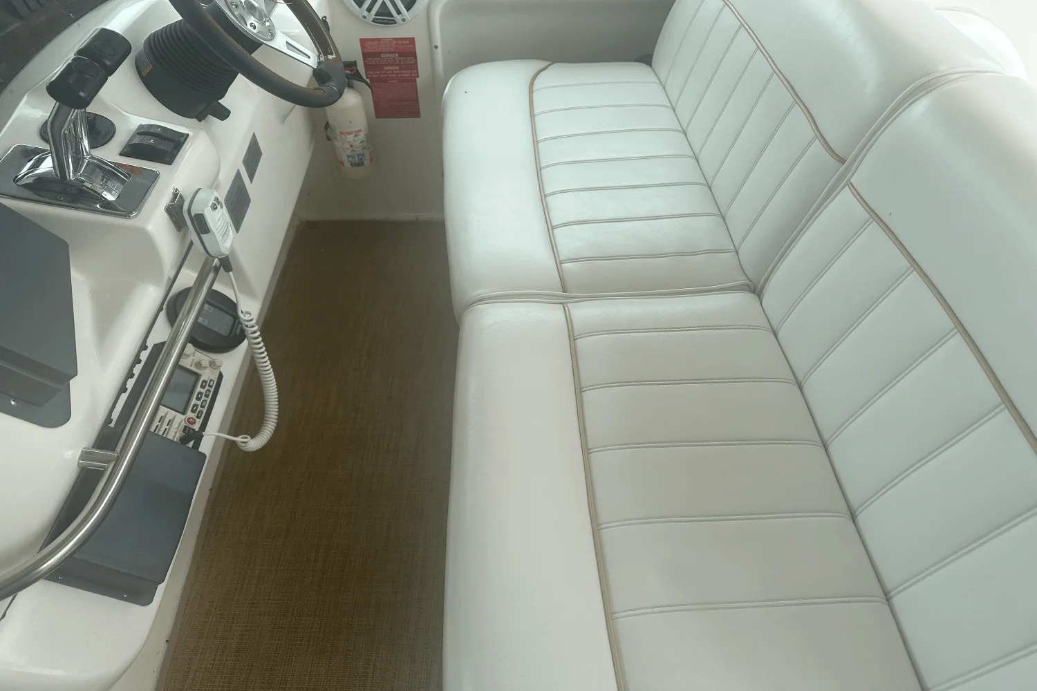 1996 Sea Ray 330 SUNDANCER Image Thumbnail #18