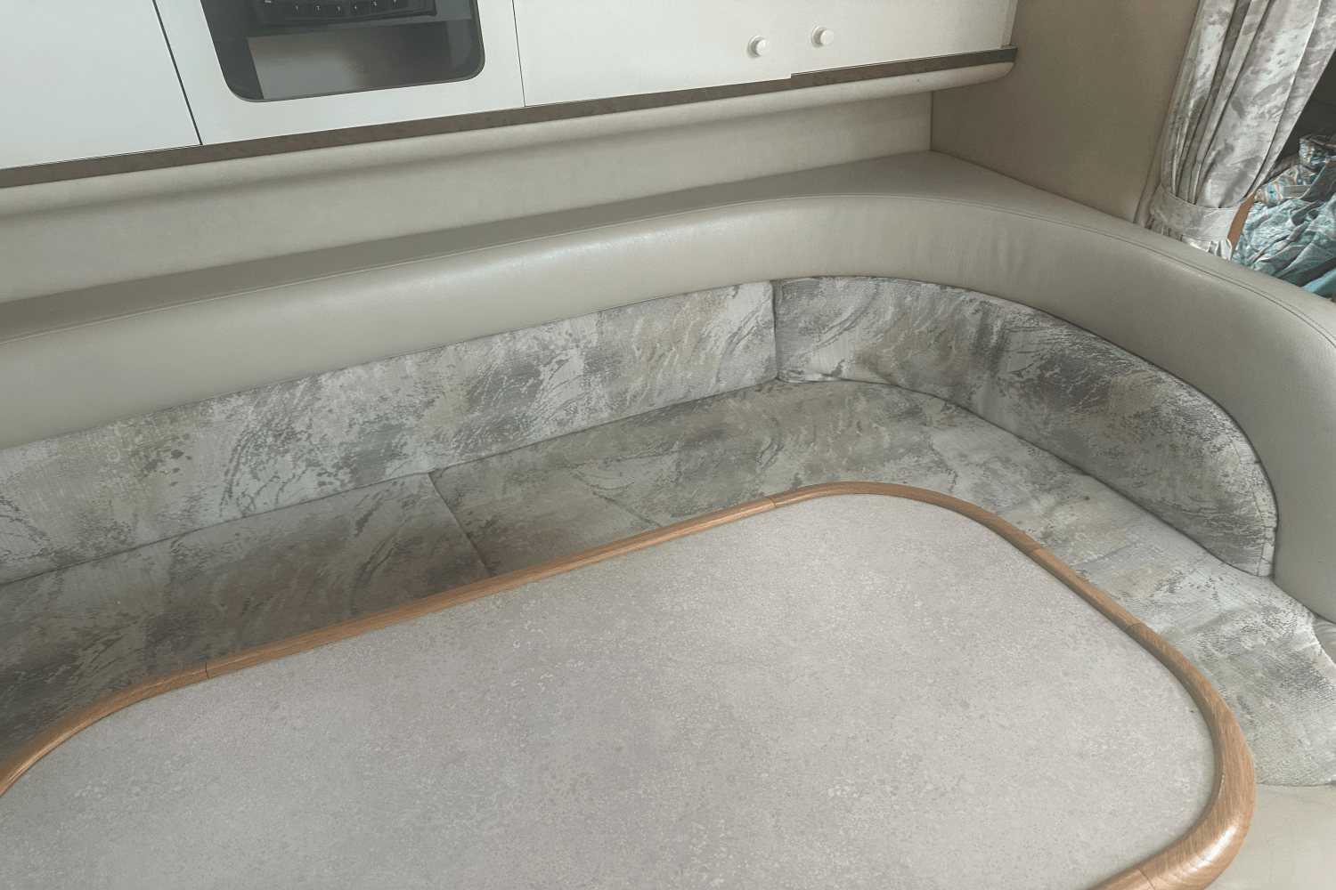 1996 Sea Ray 330 SUNDANCER Image Thumbnail #36