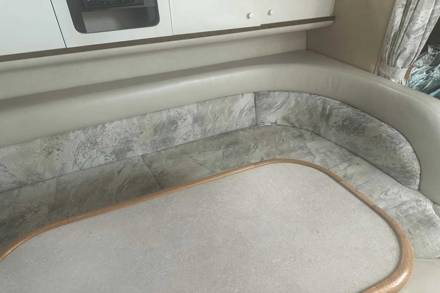 1996 Sea Ray 330 SUNDANCER Image Thumbnail #36