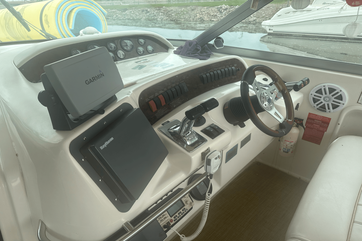 1996 Sea Ray 330 SUNDANCER Image Thumbnail #19