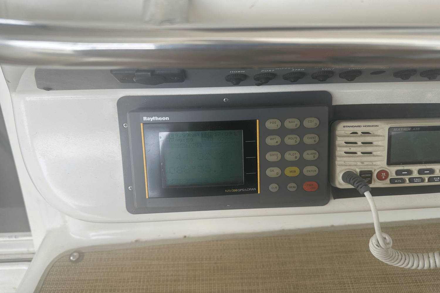 1996 Sea Ray 330 SUNDANCER Image Thumbnail #25