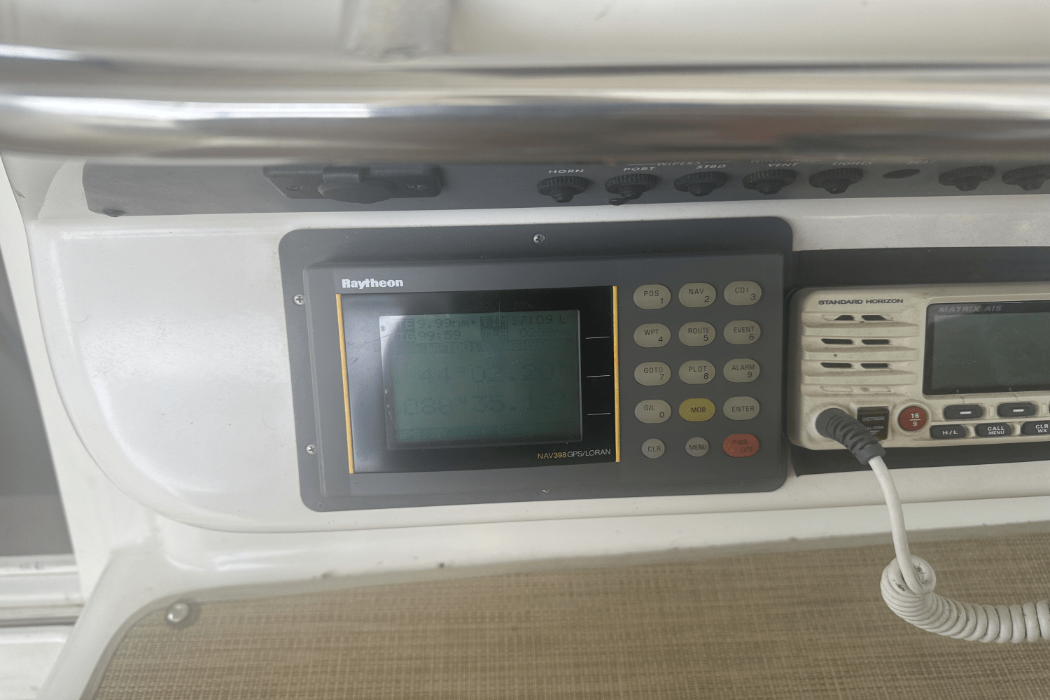 1996 Sea Ray 330 SUNDANCER Image Thumbnail #25