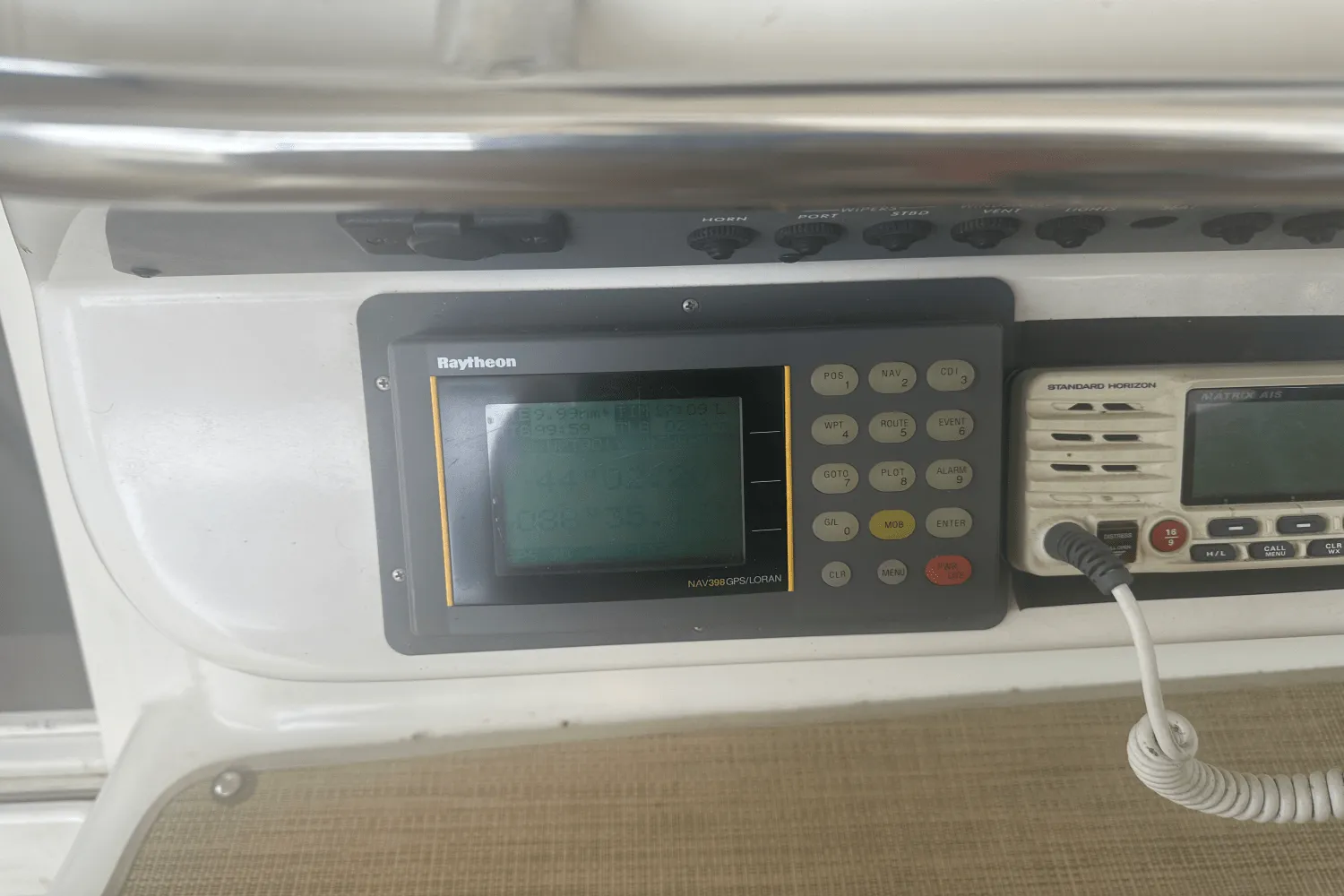 1996 Sea Ray 330 SUNDANCER Image Thumbnail #25