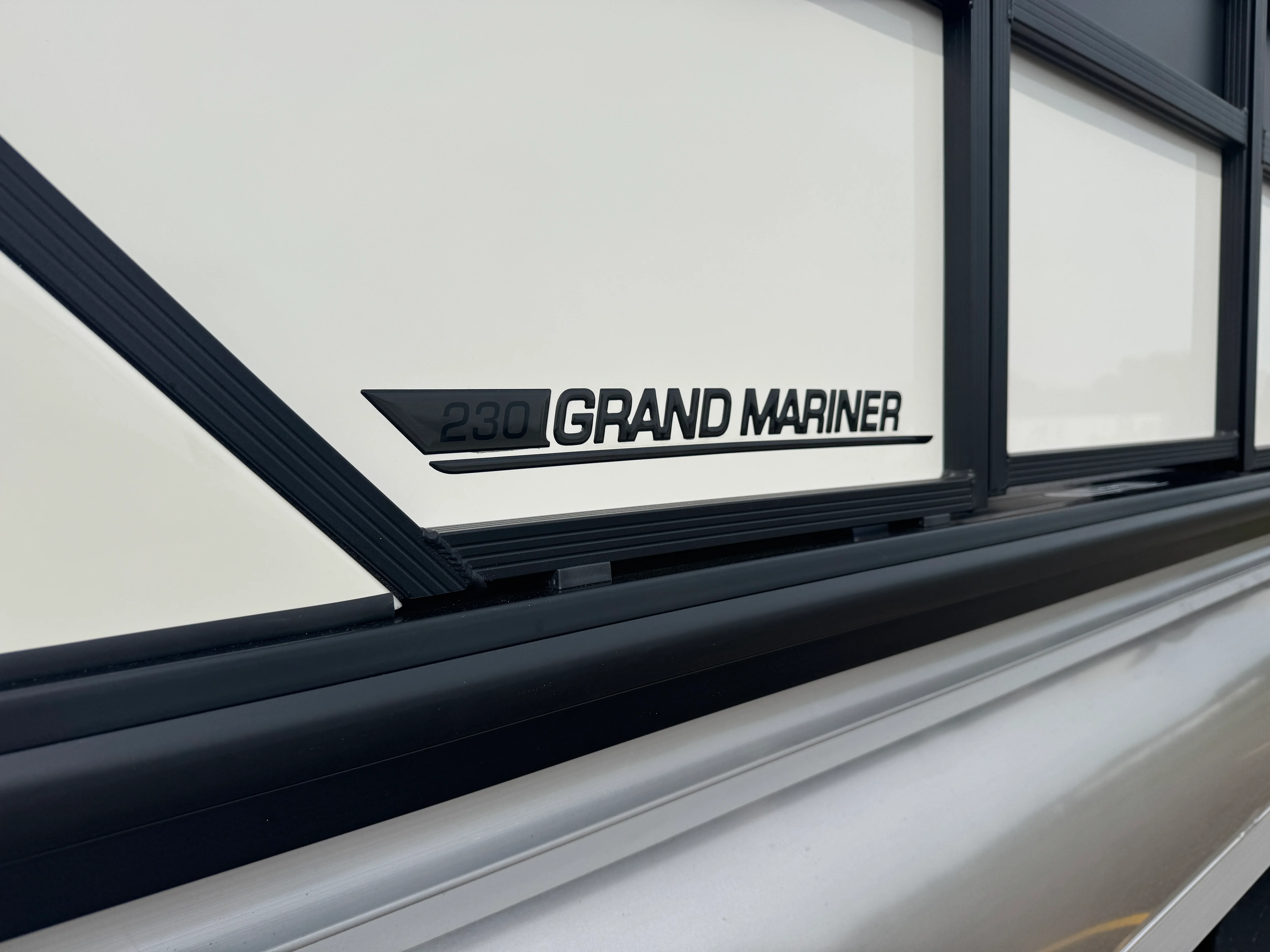 2026 Harris 230 Grand Mariner Image Thumbnail #4