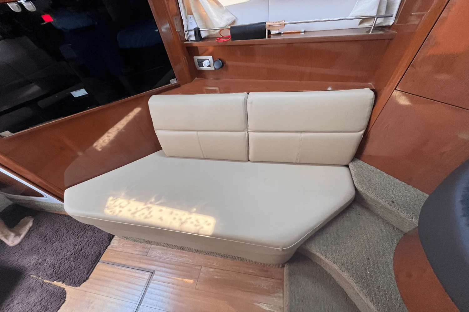 2014 Sea Ray 350 SUNDANCER Image Thumbnail #44