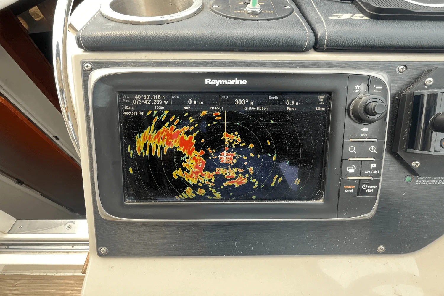 2014 Sea Ray 350 SUNDANCER Image Thumbnail #26