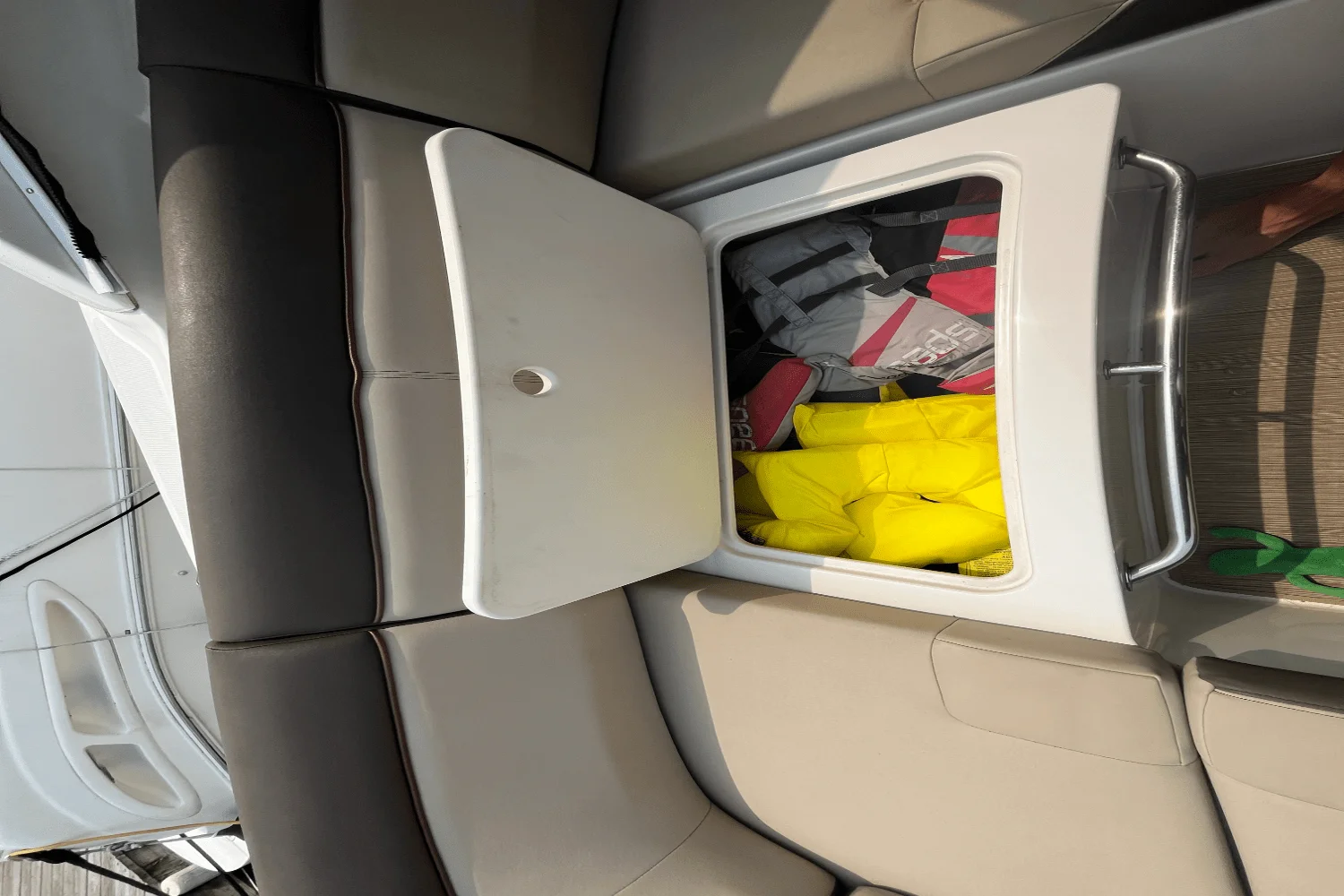 2014 Sea Ray 350 SUNDANCER Image Thumbnail #17