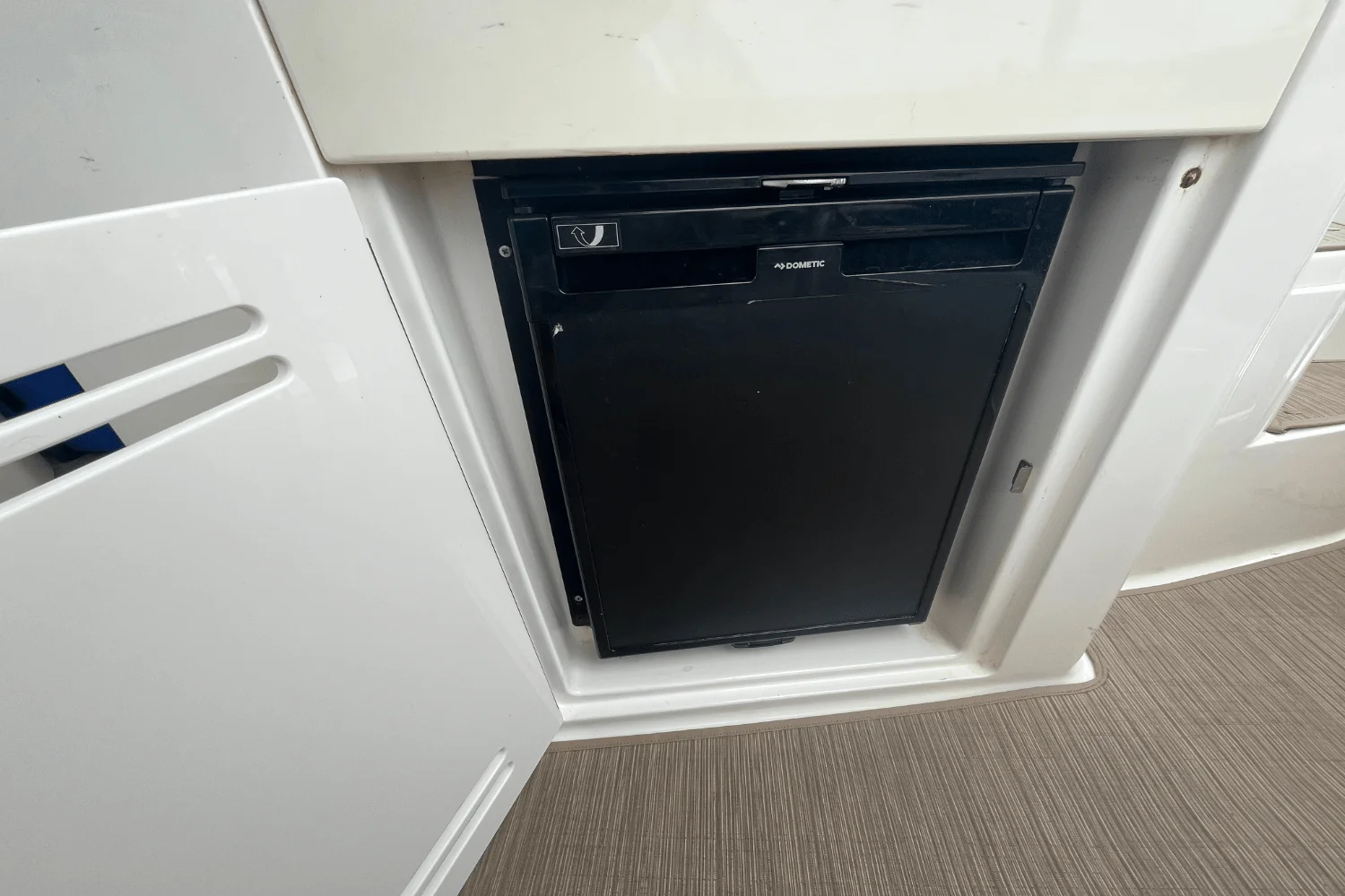 2014 Sea Ray 350 SUNDANCER Image Thumbnail #21