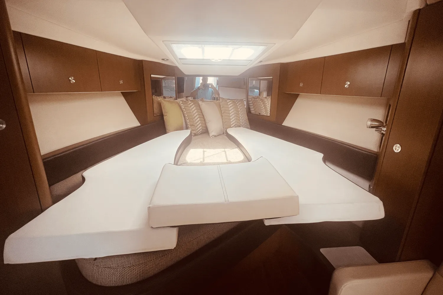 2021 Sea Ray 350 SUNDANCER COUPE Image Thumbnail #13