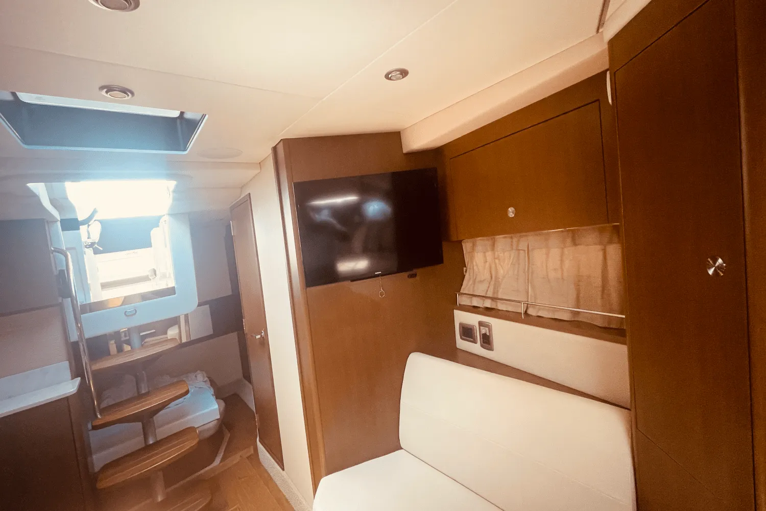 2021 Sea Ray 350 SUNDANCER COUPE Image Thumbnail #12