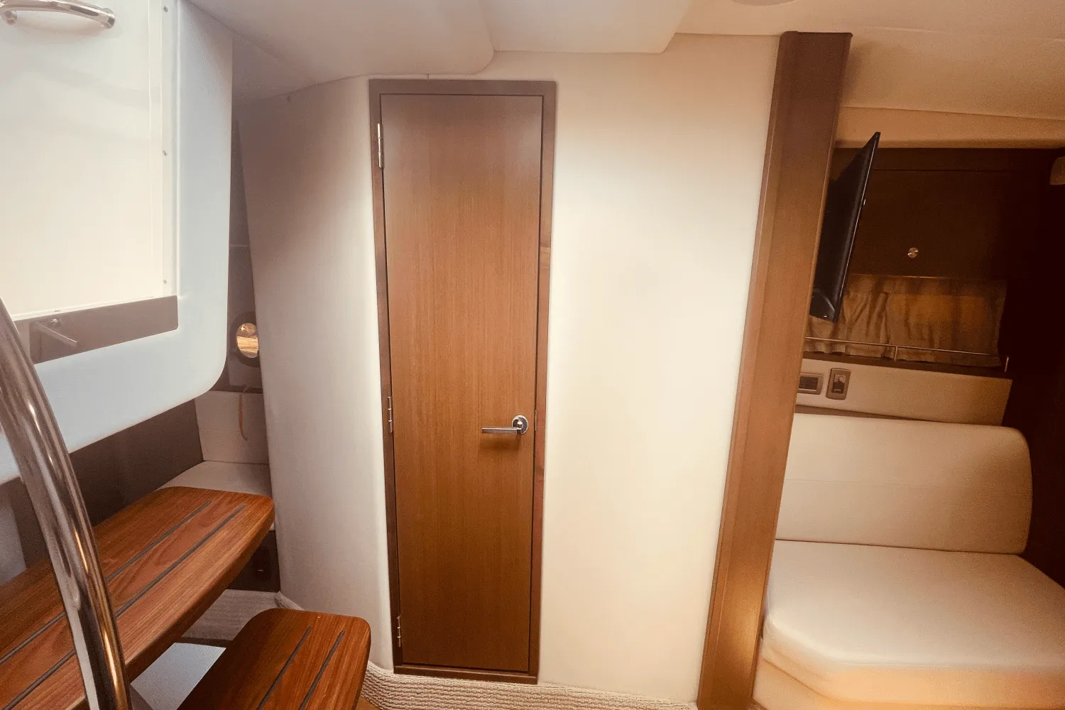 2021 Sea Ray 350 SUNDANCER COUPE Image Thumbnail #20