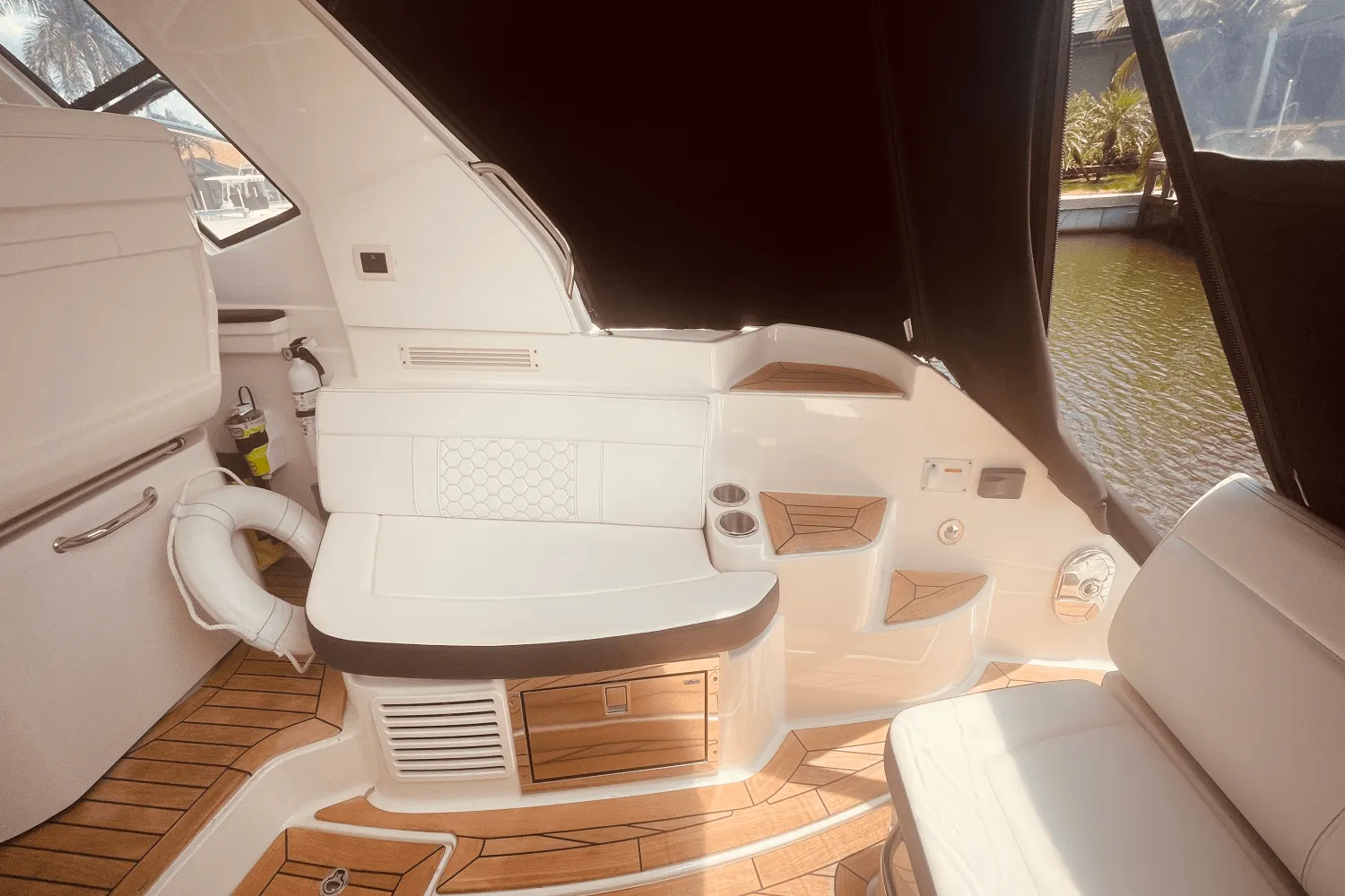 2021 Sea Ray 350 SUNDANCER COUPE Image Thumbnail #56