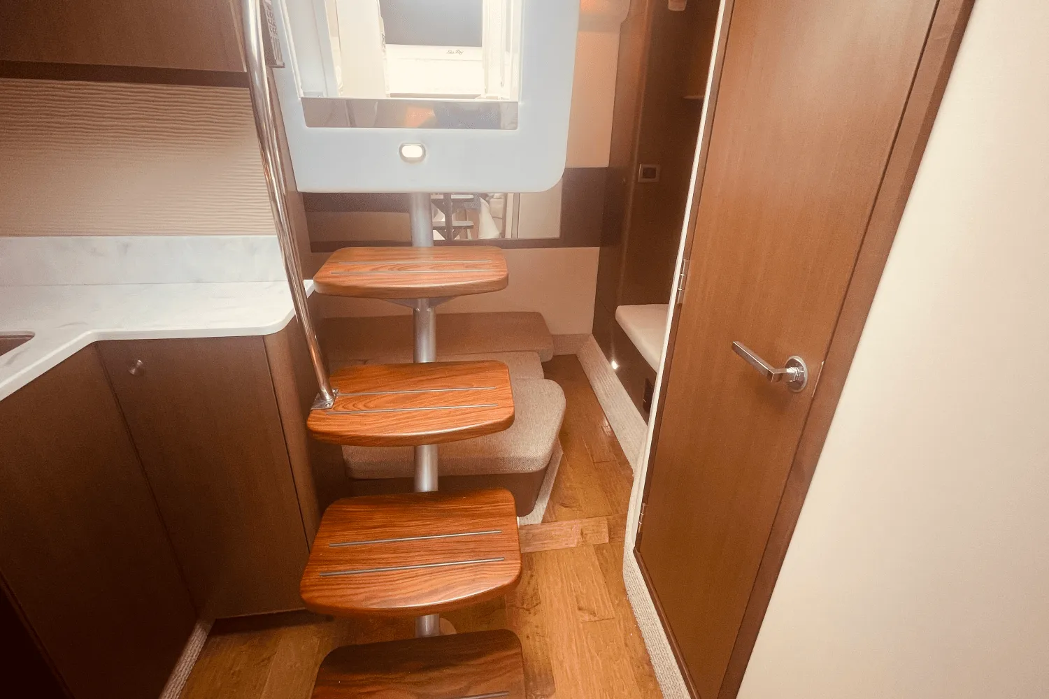 2021 Sea Ray 350 SUNDANCER COUPE Image Thumbnail #26