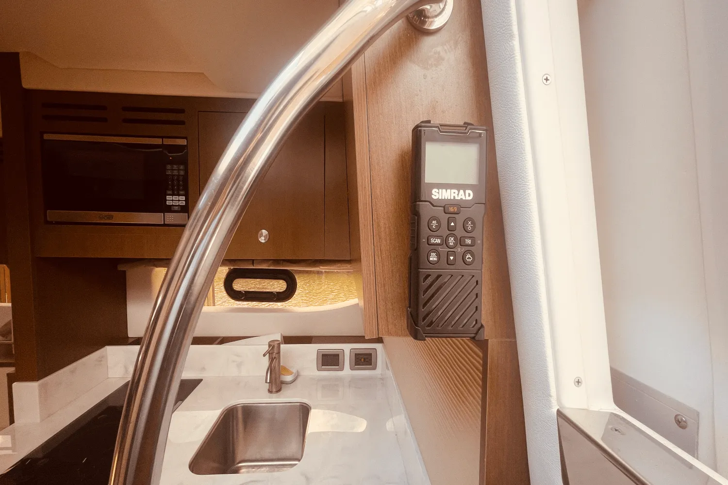 2021 Sea Ray 350 SUNDANCER COUPE Image Thumbnail #44