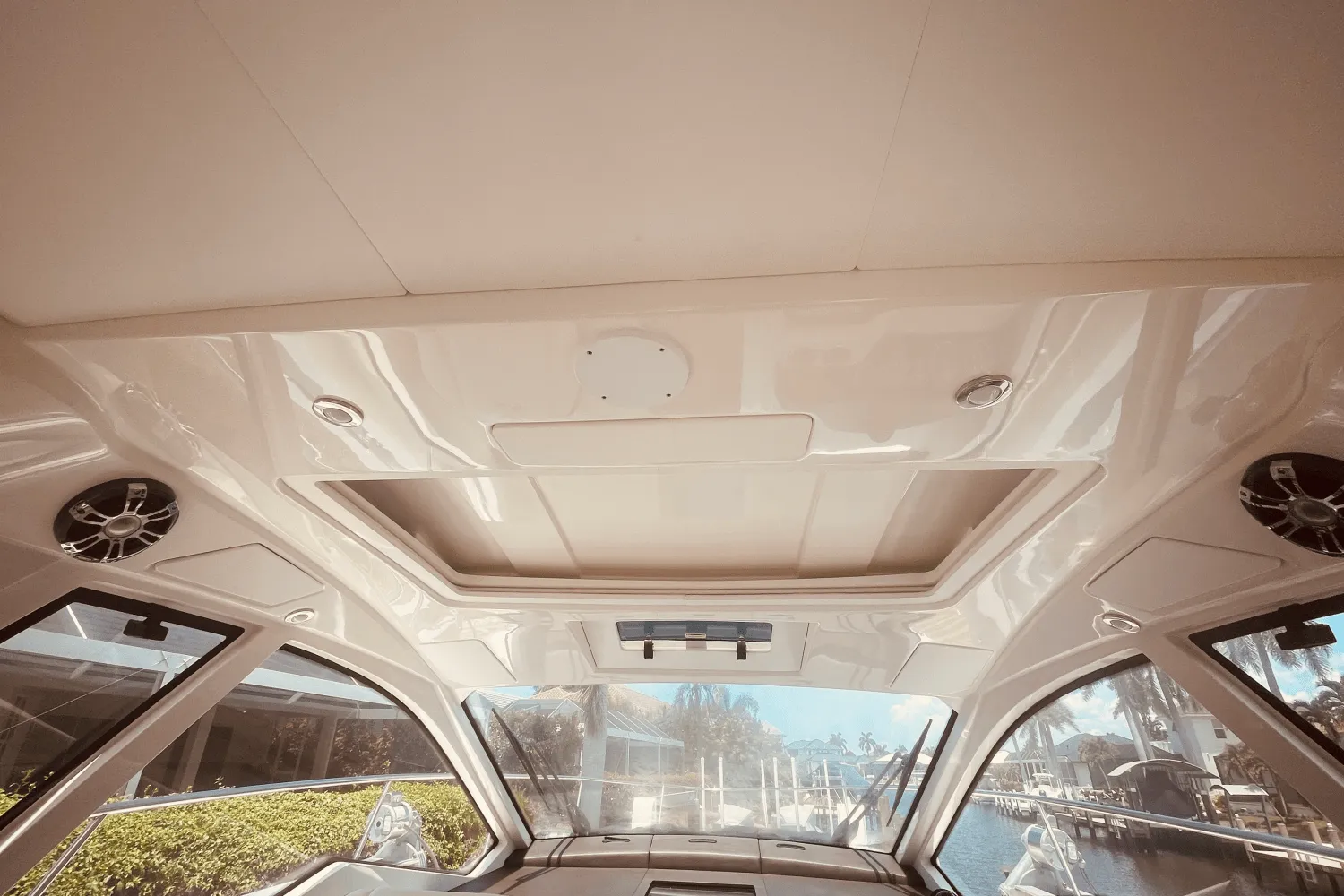 2021 Sea Ray 350 SUNDANCER COUPE Image Thumbnail #59