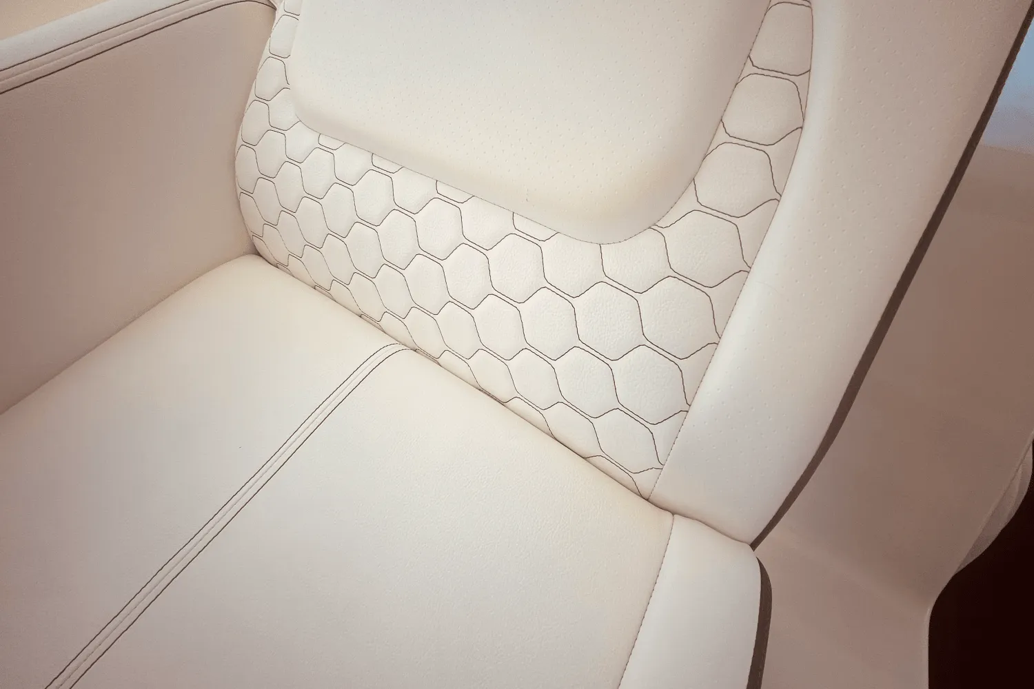 2021 Sea Ray 350 SUNDANCER COUPE Image Thumbnail #55