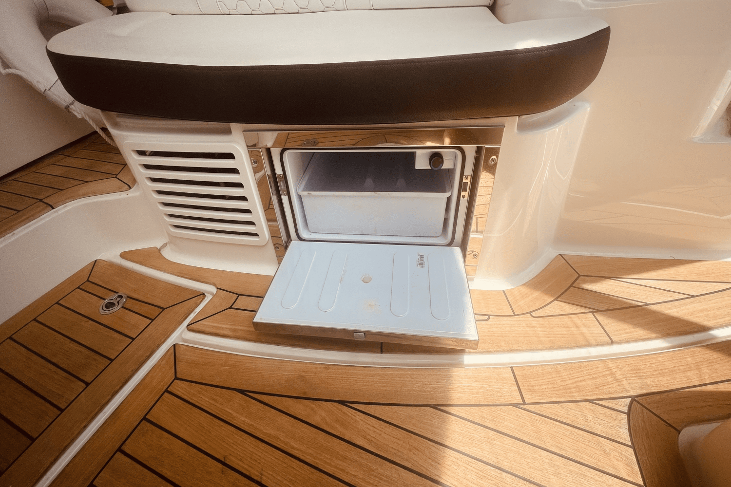 2021 Sea Ray 350 SUNDANCER COUPE Image Thumbnail #57