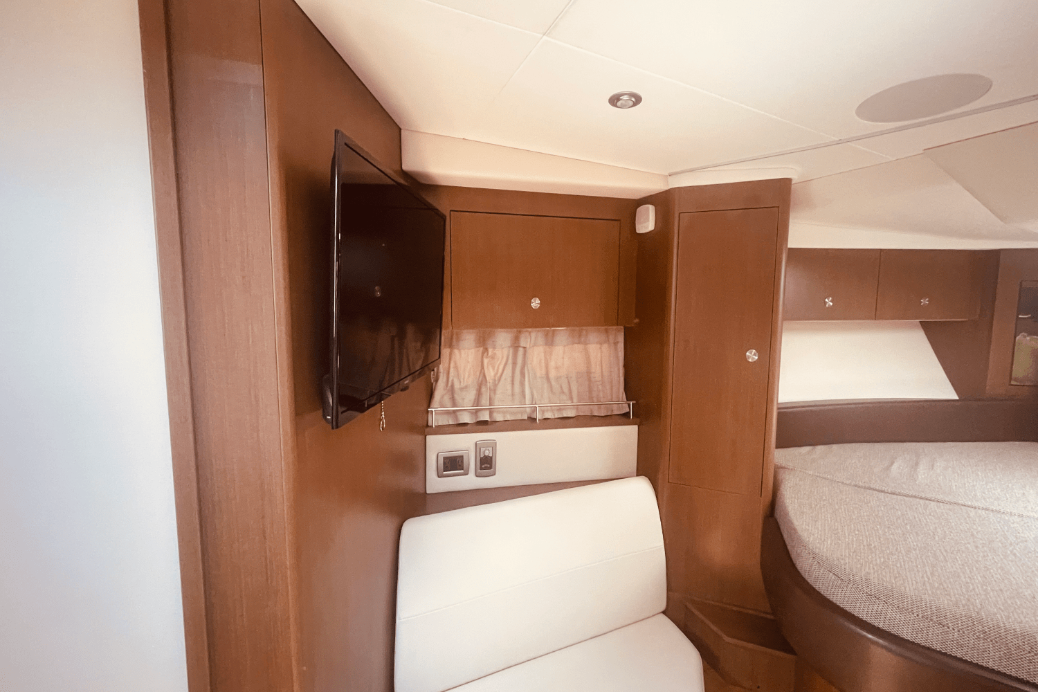 2021 Sea Ray 350 SUNDANCER COUPE Image Thumbnail #11