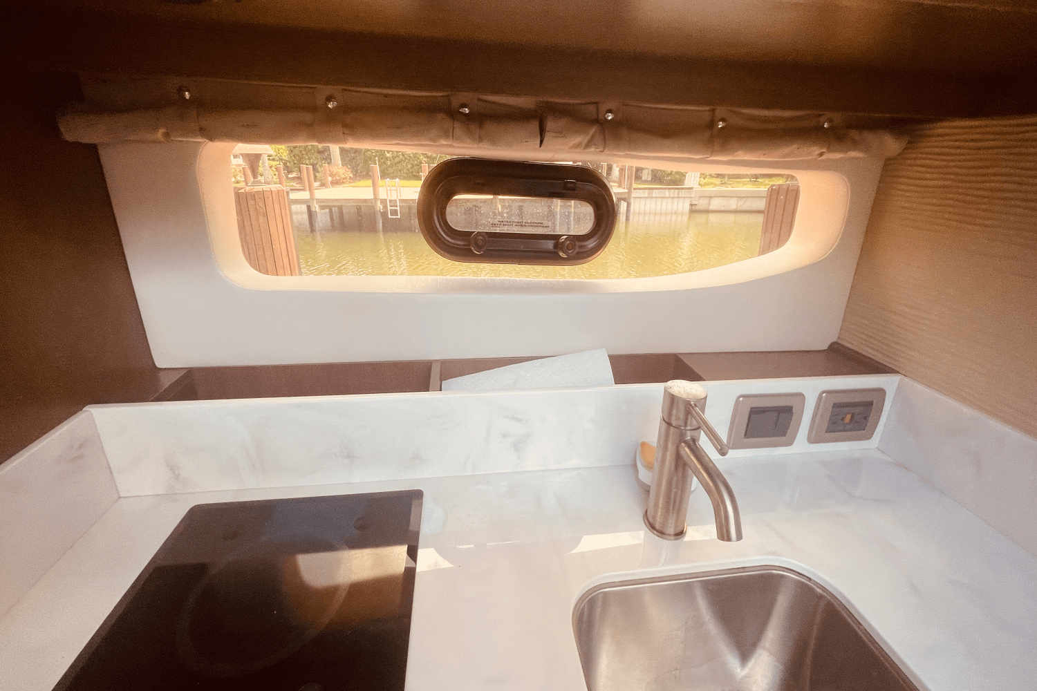 2021 Sea Ray 350 SUNDANCER COUPE Image Thumbnail #17