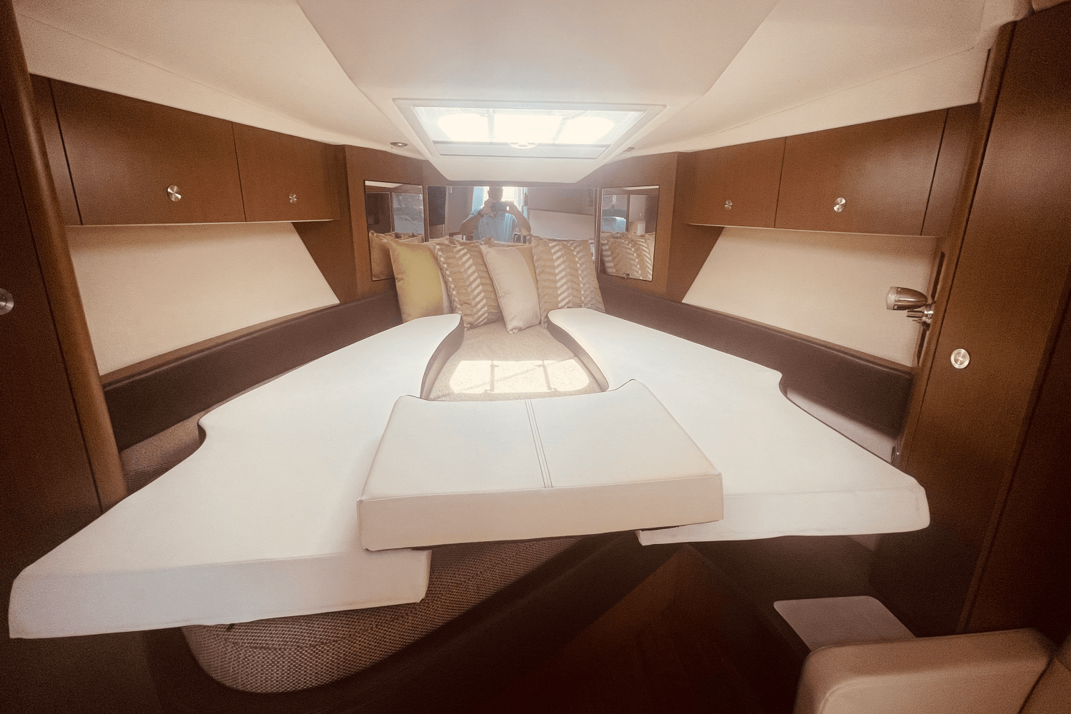 2021 Sea Ray 350 SUNDANCER COUPE Image Thumbnail #13