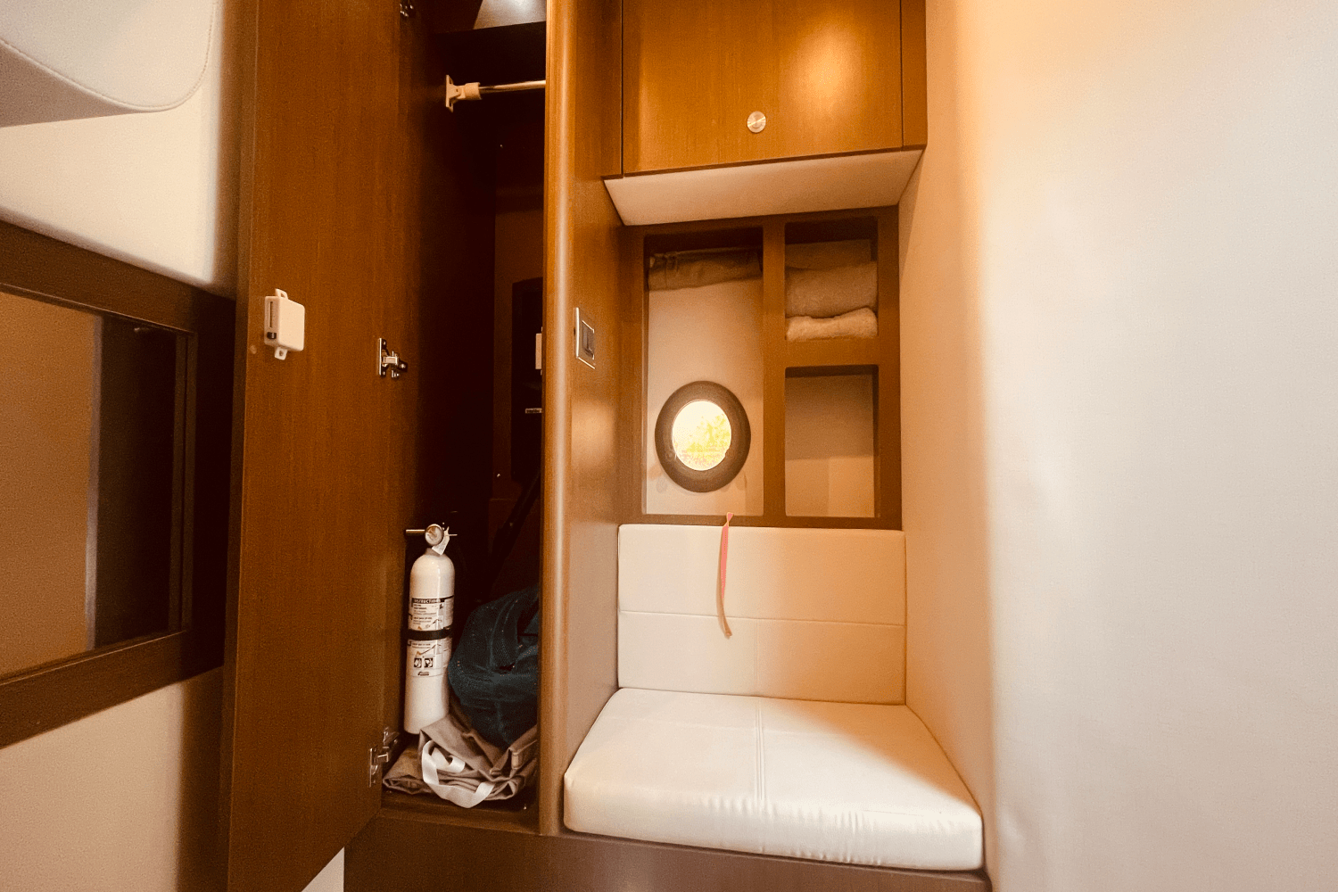 2021 Sea Ray 350 SUNDANCER COUPE Image Thumbnail #34