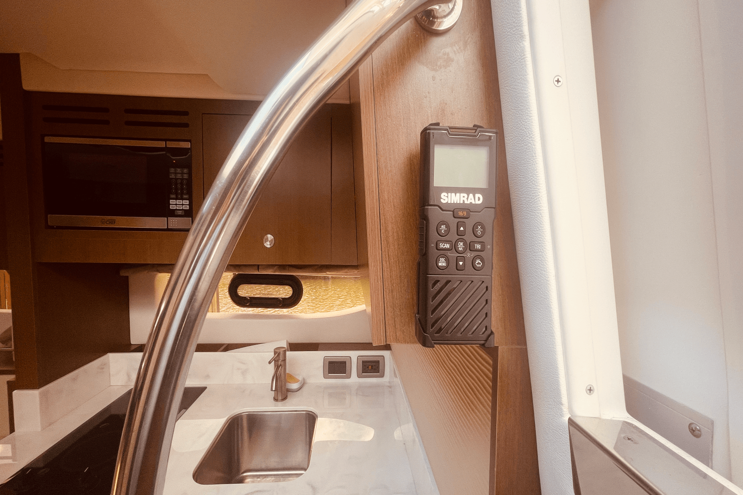 2021 Sea Ray 350 SUNDANCER COUPE Image Thumbnail #44