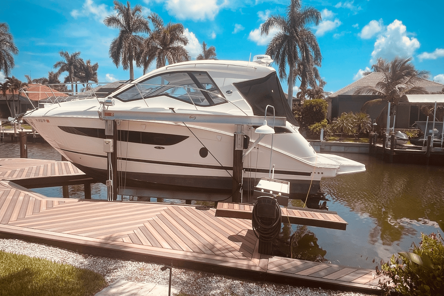 2021 Sea Ray 350 SUNDANCER COUPE Image Thumbnail #0
