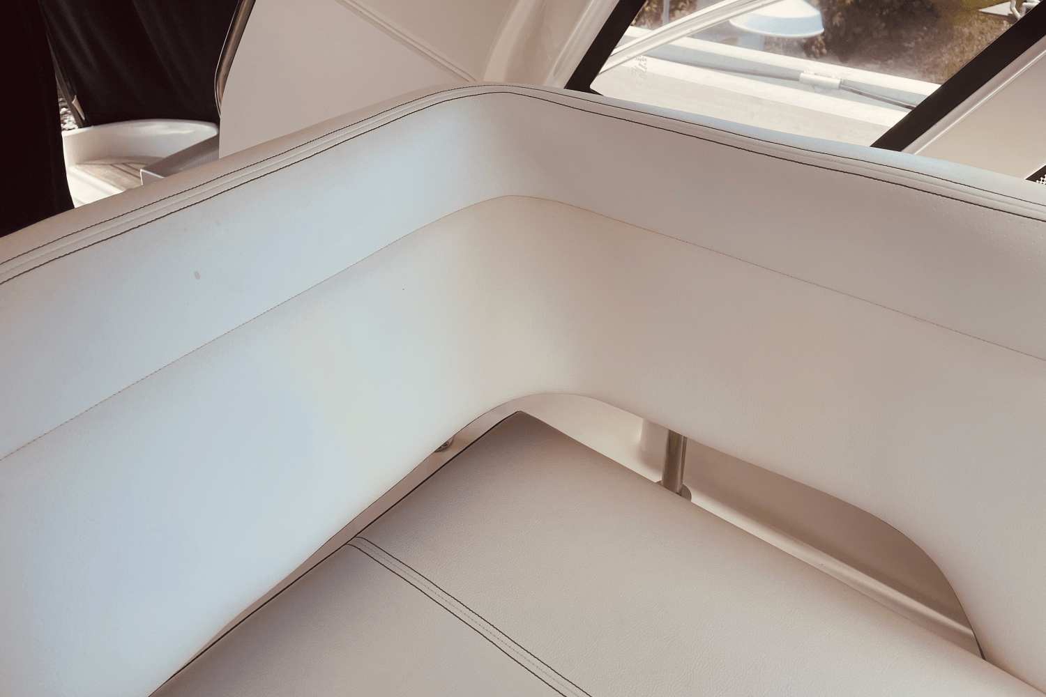 2021 Sea Ray 350 SUNDANCER COUPE Image Thumbnail #78