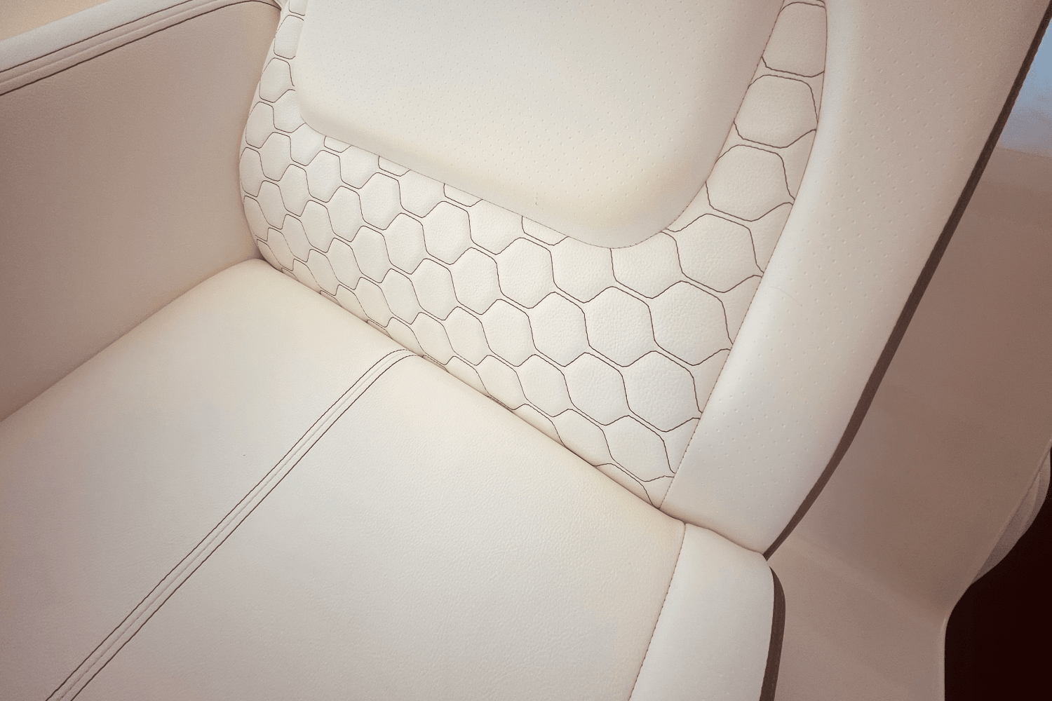 2021 Sea Ray 350 SUNDANCER COUPE Image Thumbnail #55