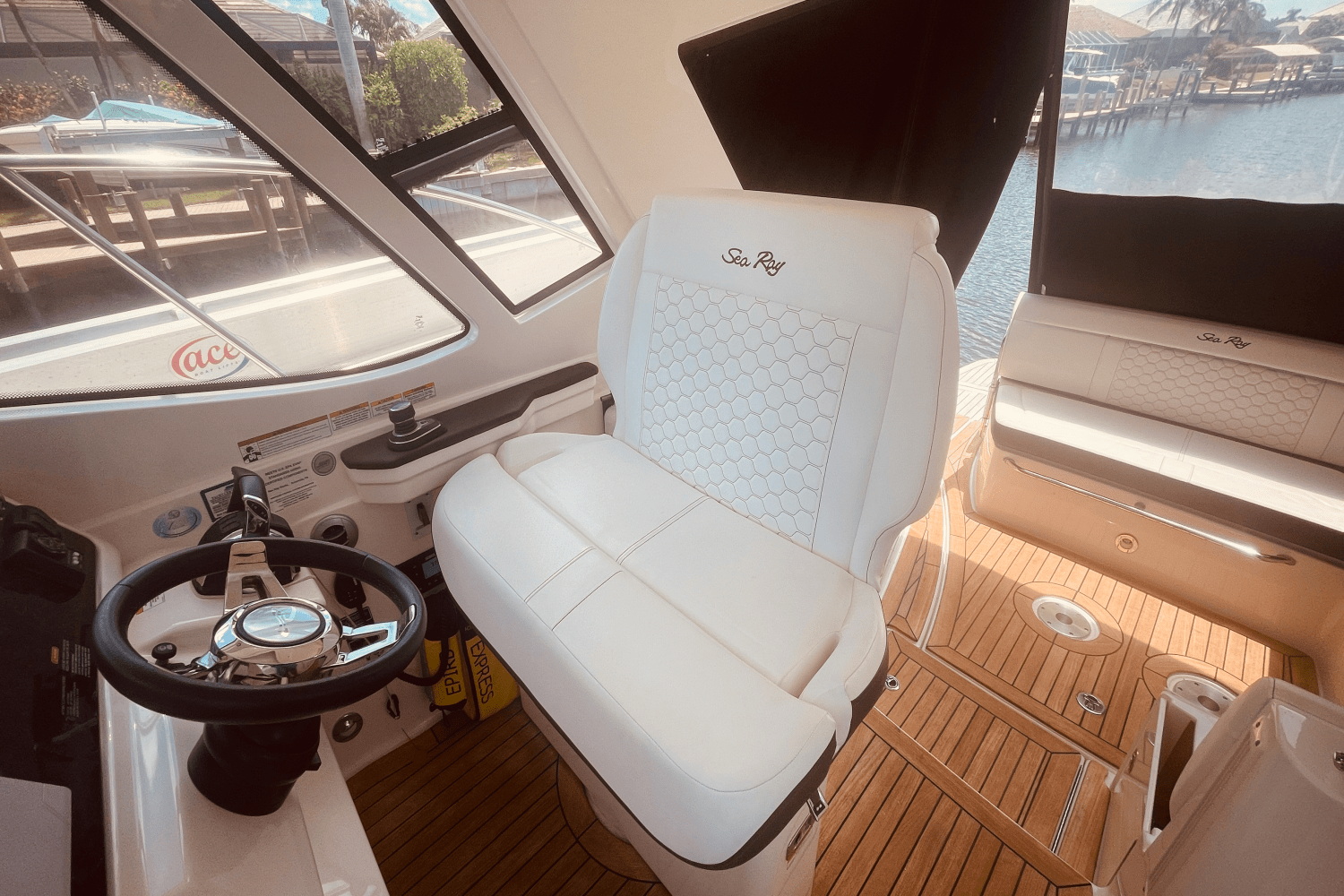 2021 Sea Ray 350 SUNDANCER COUPE Image Thumbnail #52