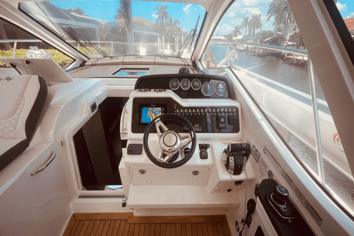 2021 Sea Ray 350 SUNDANCER COUPE Image Thumbnail #39