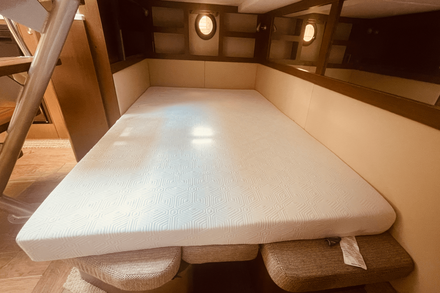 2021 Sea Ray 350 SUNDANCER COUPE Image Thumbnail #35