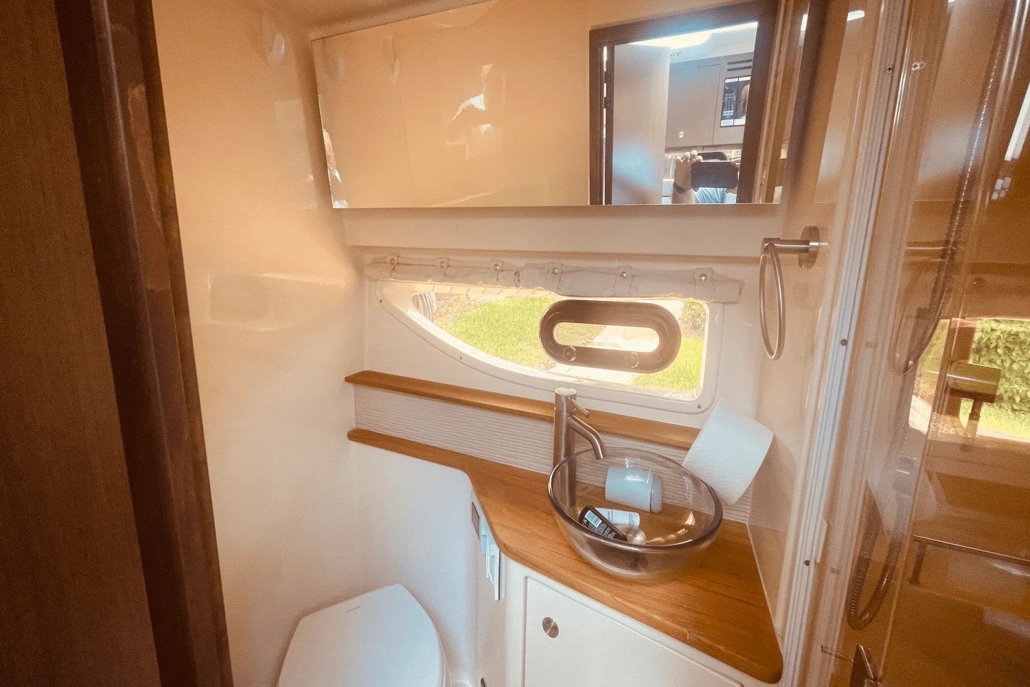 2021 Sea Ray 350 SUNDANCER COUPE Image Thumbnail #21