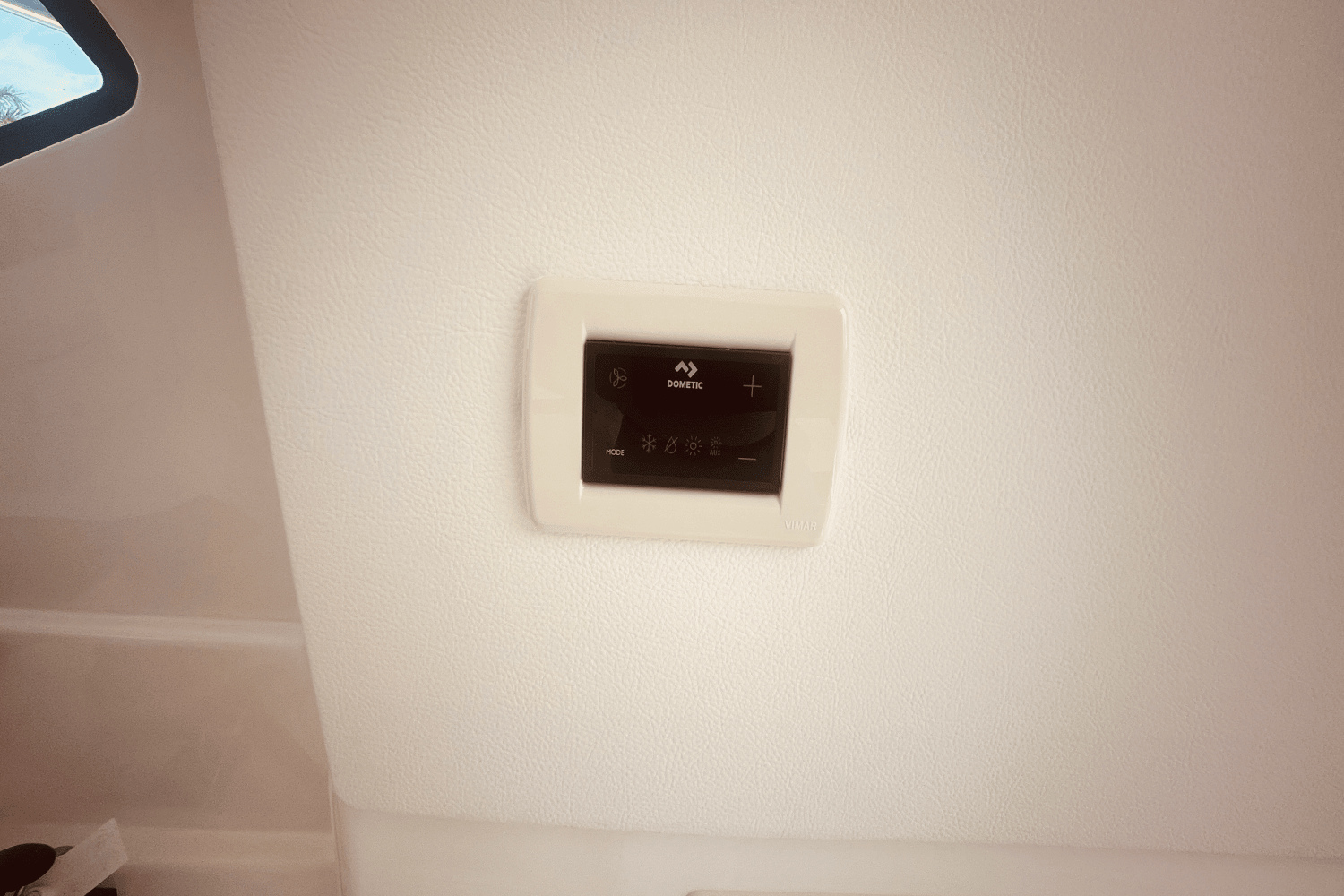 2021 Sea Ray 350 SUNDANCER COUPE Image Thumbnail #58