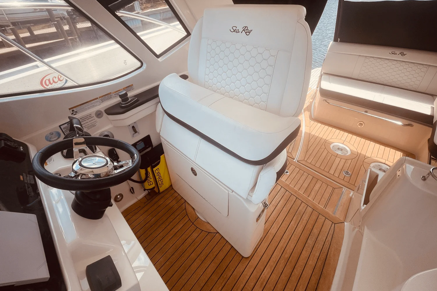 2021 Sea Ray 350 SUNDANCER COUPE Image Thumbnail #51