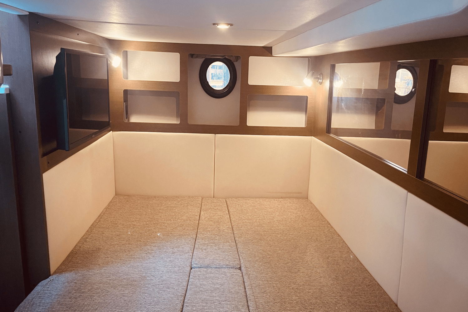 2021 Sea Ray 350 SUNDANCER COUPE Image Thumbnail #30