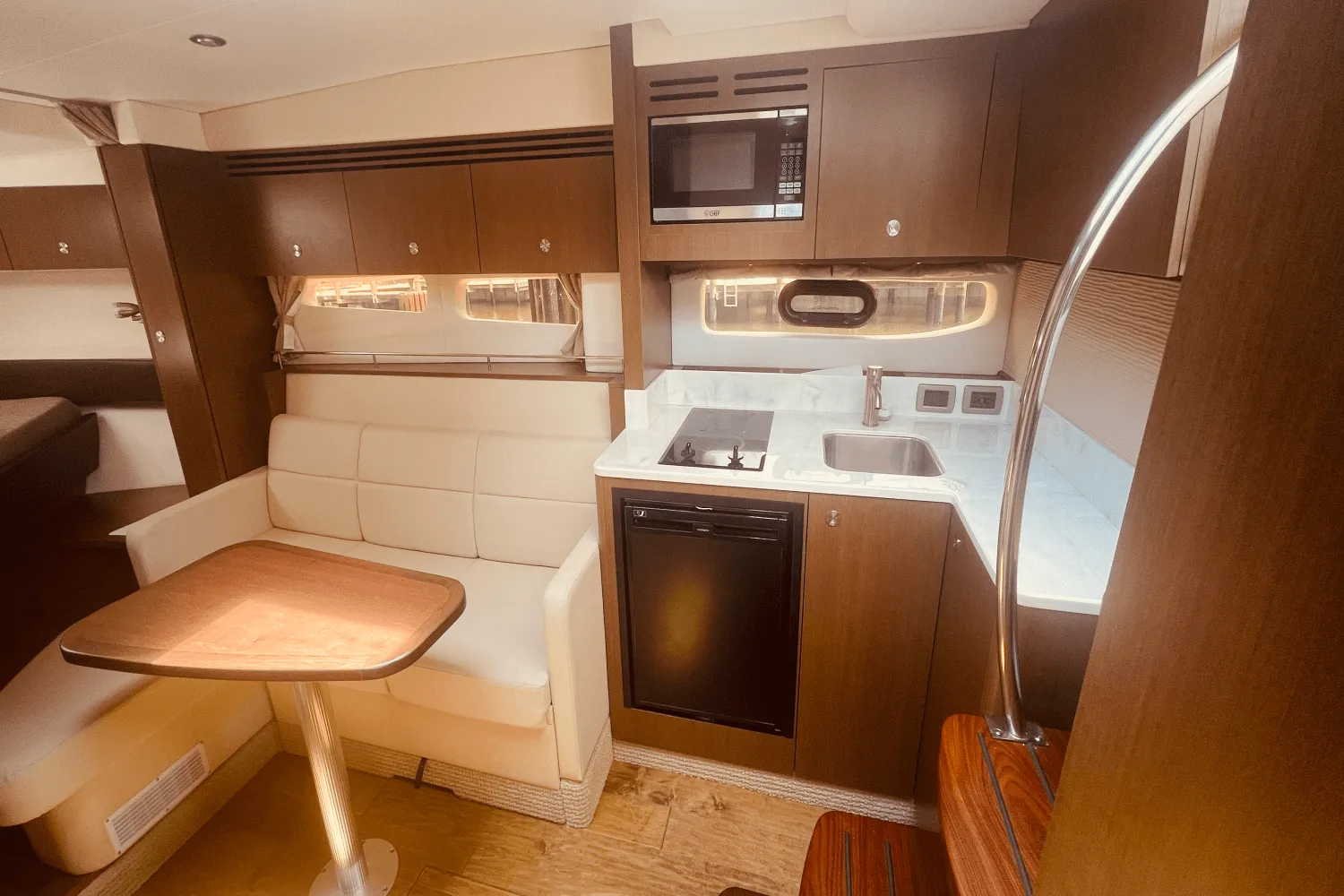 2021 Sea Ray 350 SUNDANCER COUPE Image Thumbnail #24