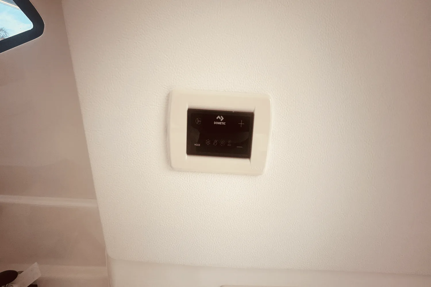 2021 Sea Ray 350 SUNDANCER COUPE Image Thumbnail #58